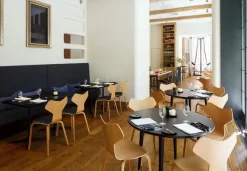 Fritz Hansen 4130 Grand Prix med træben af Arne Jacobsen New