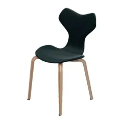 Fritz Hansen 4130 Grand Prix med træben af Arne Jacobsen New