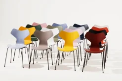 Fritz Hansen 3130 Grand Prix stol i farvet ask af Arne Jacobsen