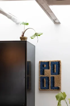 Bongusta 4 Letter Rug, Pool fra Outlet