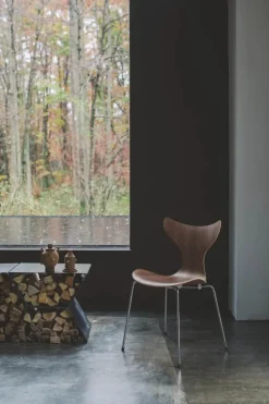 Fritz Hansen 3108 Liljen stol i valnød af Arne Jacobsen Outlet