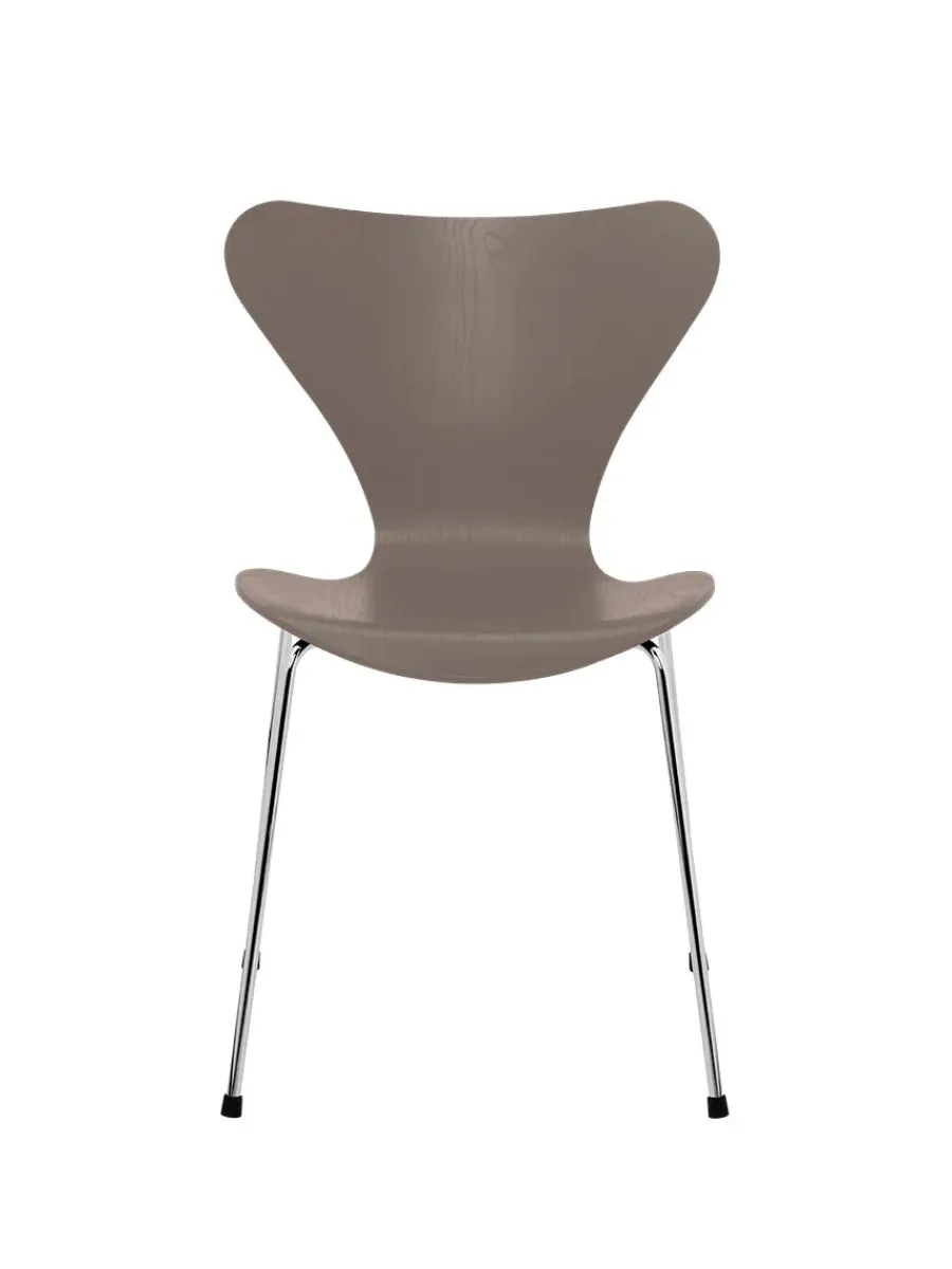 Fritz Hansen 3107 Serie 7 stol i farvet ask af Arne Jacobsen Hot
