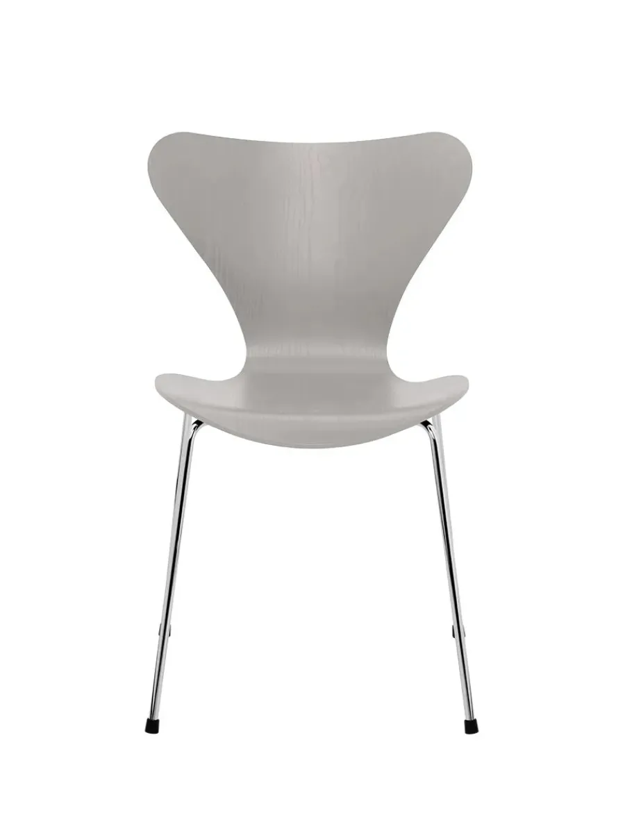 Fritz Hansen 3107 Serie 7 stol i farvet ask af Arne Jacobsen Hot