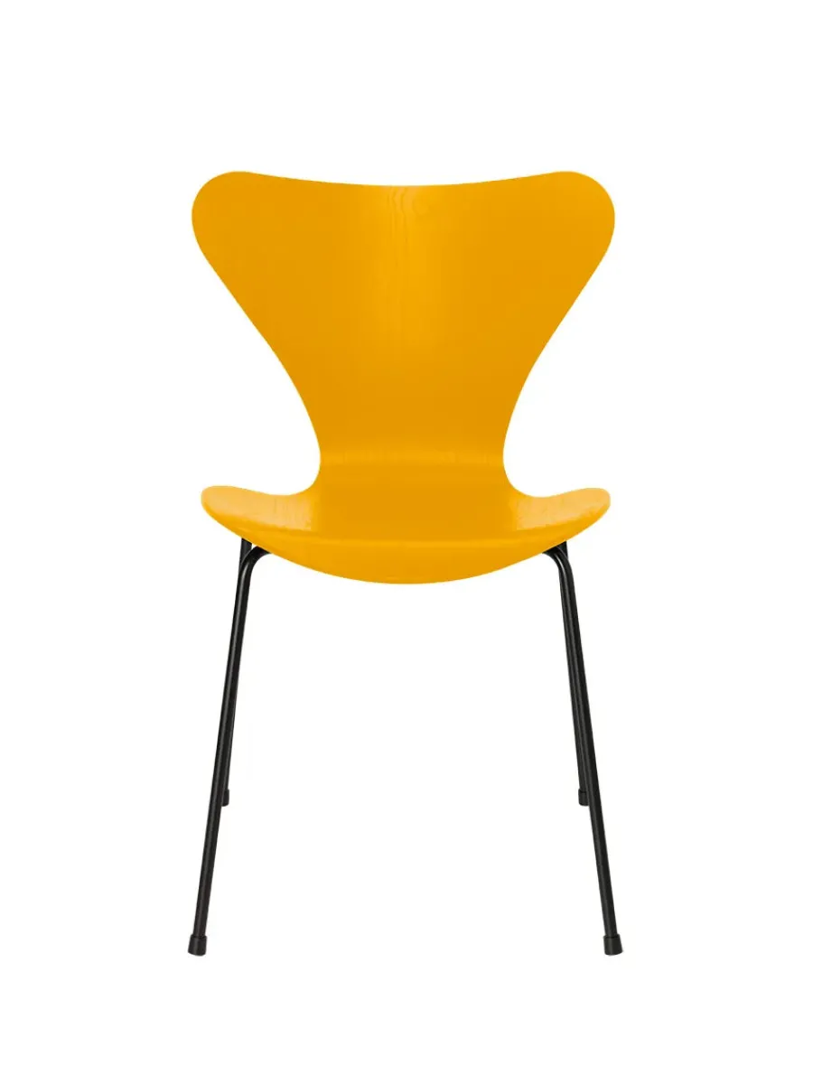 Fritz Hansen 3107 Serie 7 stol i farvet ask af Arne Jacobsen Hot