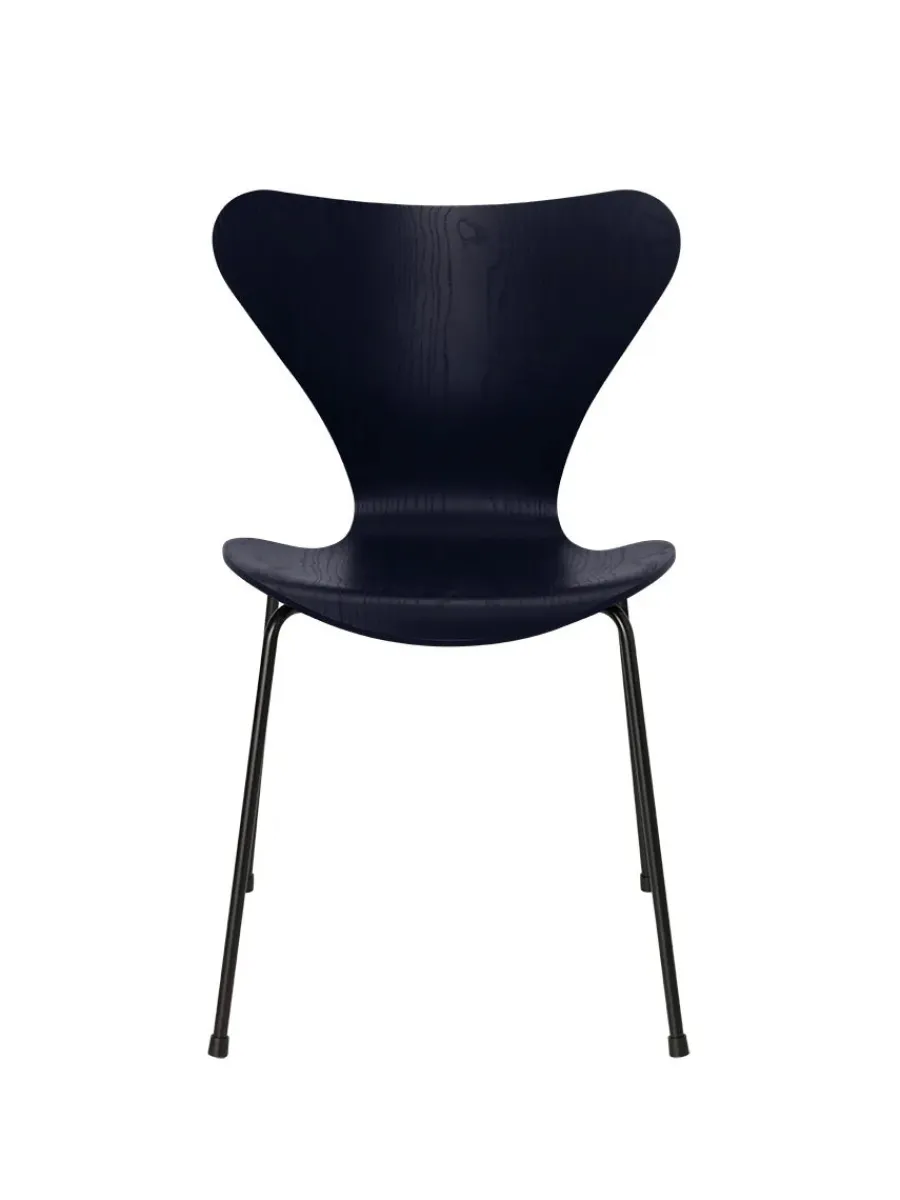 Fritz Hansen 3107 Serie 7 stol i farvet ask af Arne Jacobsen Hot