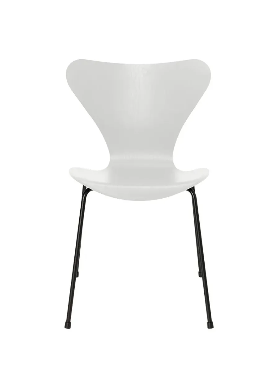 Fritz Hansen 3107 Serie 7 stol i farvet ask af Arne Jacobsen Hot