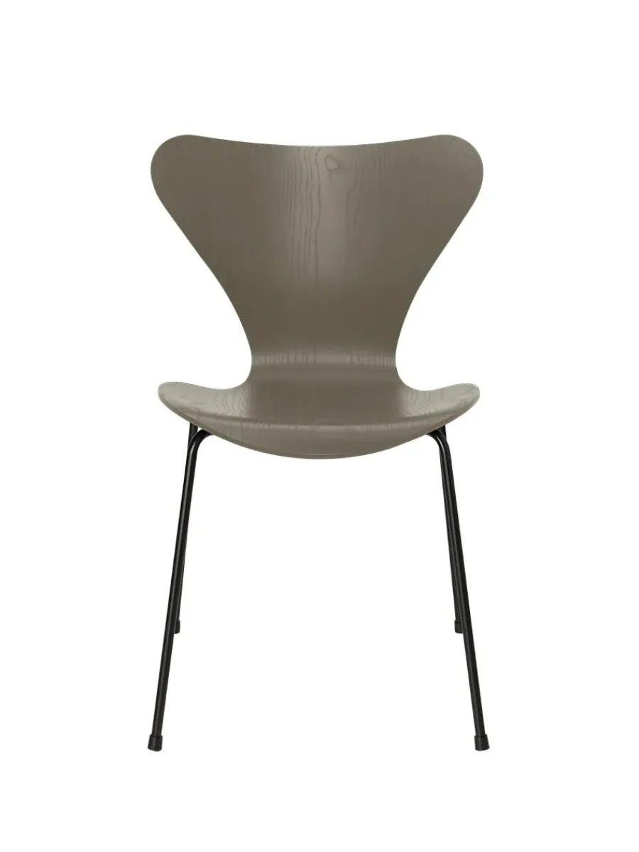 Fritz Hansen 3107 Serie 7 stol i farvet ask af Arne Jacobsen Hot