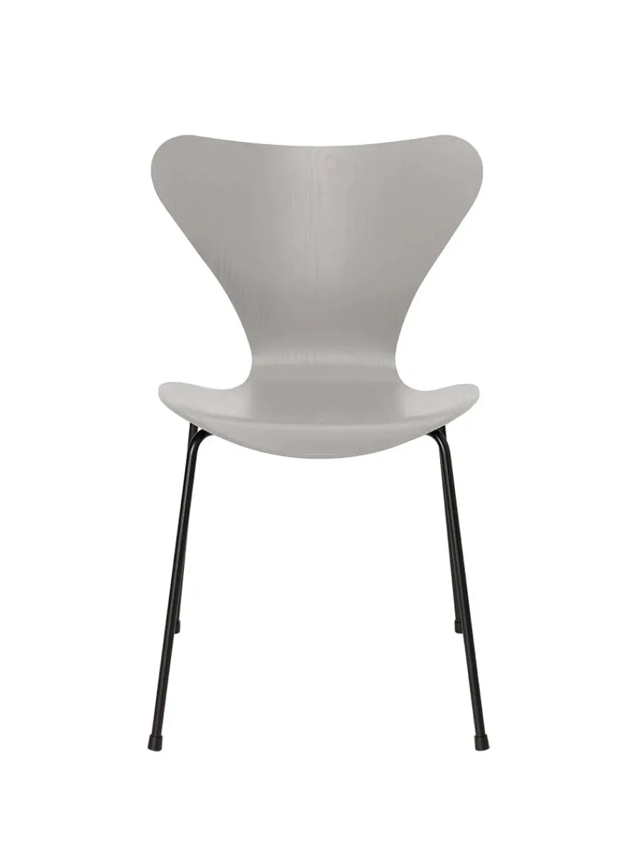 Fritz Hansen 3107 Serie 7 stol i farvet ask af Arne Jacobsen Hot