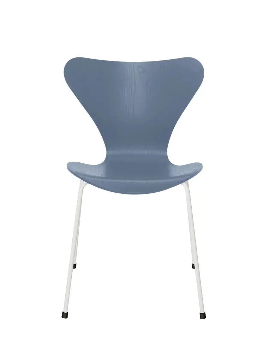 Fritz Hansen 3107 Serie 7 stol i farvet ask af Arne Jacobsen Hot