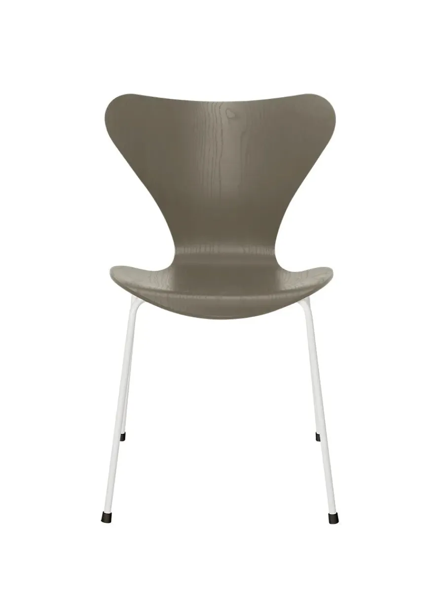 Fritz Hansen 3107 Serie 7 stol i farvet ask af Arne Jacobsen Hot