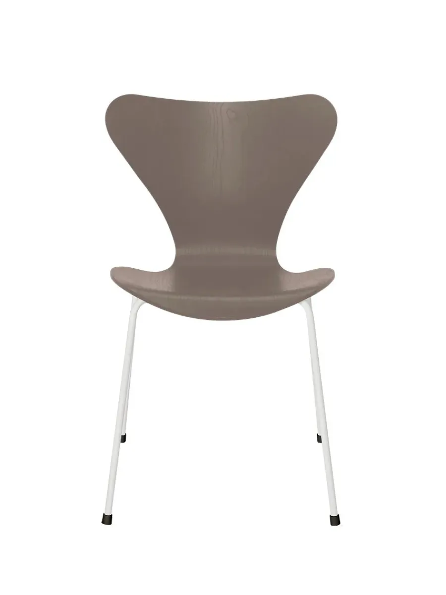 Fritz Hansen 3107 Serie 7 stol i farvet ask af Arne Jacobsen Hot