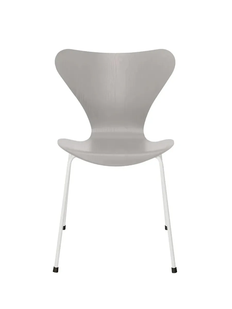 Fritz Hansen 3107 Serie 7 stol i farvet ask af Arne Jacobsen Hot