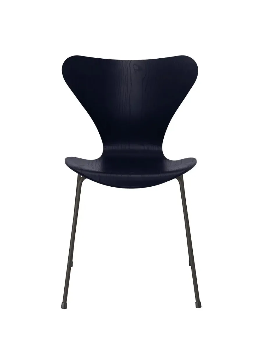 Fritz Hansen 3107 Serie 7 stol i farvet ask af Arne Jacobsen Hot