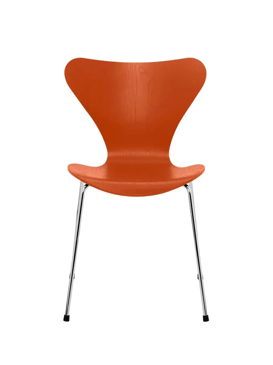 Fritz Hansen 3107 Serie 7 stol i farvet ask af Arne Jacobsen Hot