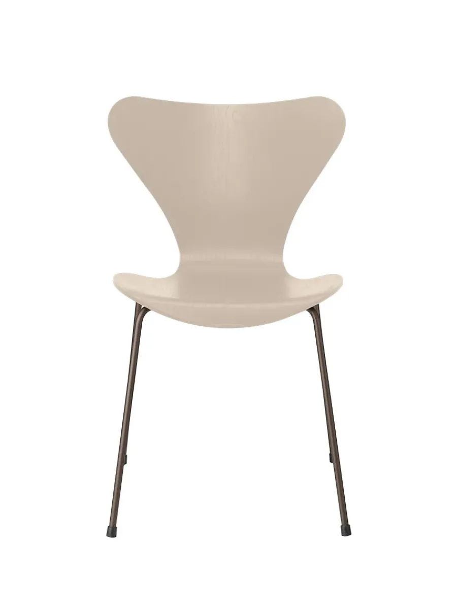 Fritz Hansen 3107 Serie 7 stol i farvet ask af Arne Jacobsen Hot