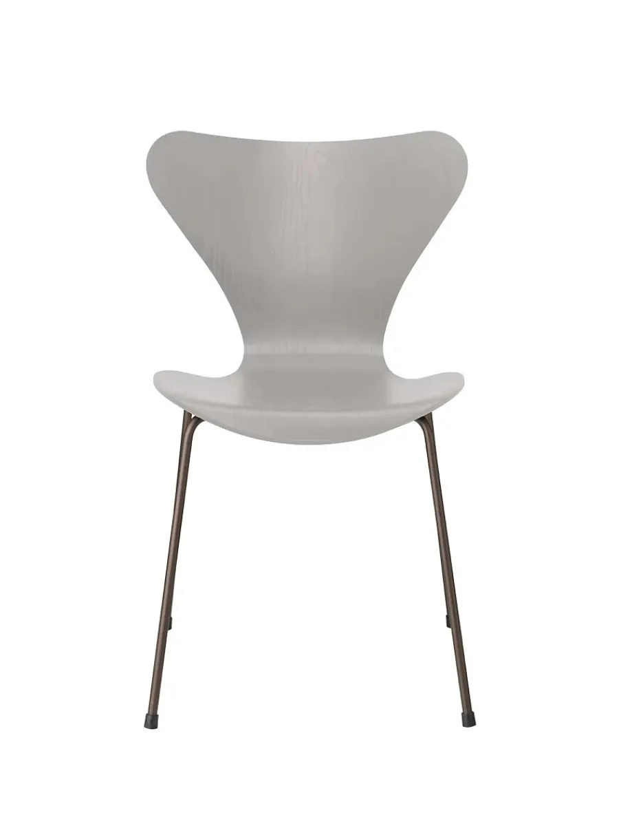 Fritz Hansen 3107 Serie 7 stol i farvet ask af Arne Jacobsen Hot