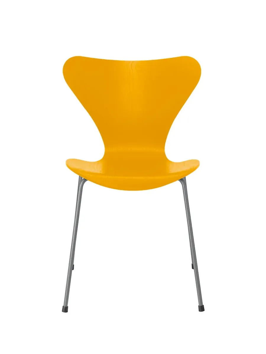 Fritz Hansen 3107 Serie 7 stol i farvet ask af Arne Jacobsen Hot