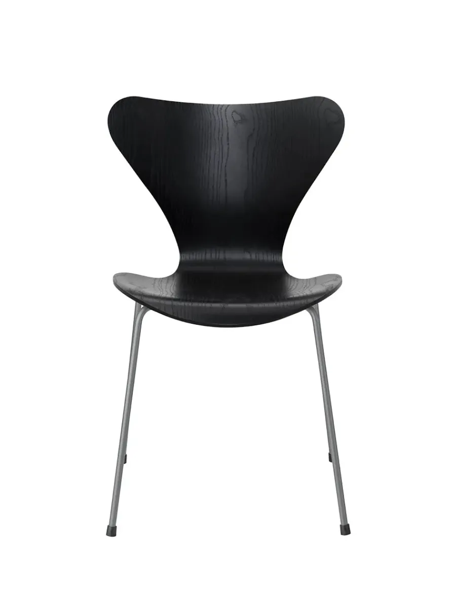 Fritz Hansen 3107 Serie 7 stol i farvet ask af Arne Jacobsen Hot