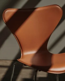 Fritz Hansen 3107 Serie 7 stol, Tailored af Arne Jacobsen