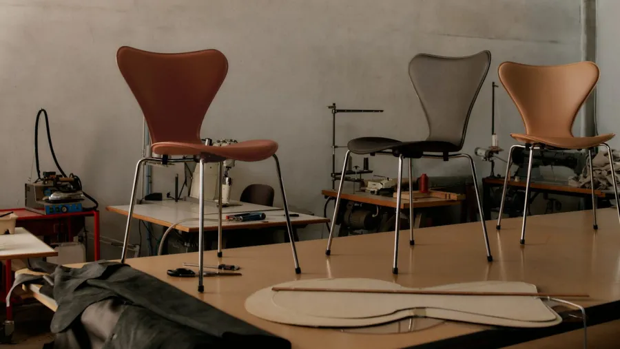 Fritz Hansen 3107 Serie 7 stol, Tailored af Arne Jacobsen