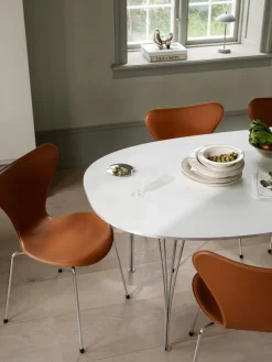 Fritz Hansen 3107 Serie 7 stol, Tailored af Arne Jacobsen