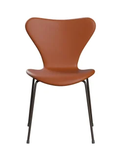 Fritz Hansen 3107 stol, fuldpolstret Essential læder sort / krom stel af Arne Jacobsen