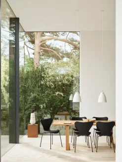 Fritz Hansen 3107 stol, fuldpolstret Essential læder sort/sort stel af Arne Jacobsen Online