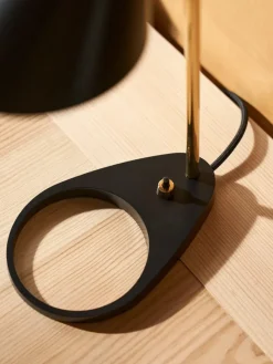 Louis Poulsen AJ Mini Table Lamp, black/brass af Arne Jacobsen Best