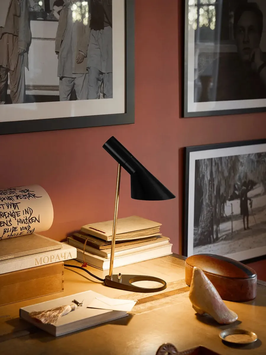Louis Poulsen AJ Mini Table Lamp, grey/brass af Arne Jacobsen Outlet