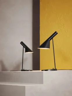 Louis Poulsen AJ Mini Table Lamp, grey/brass af Arne Jacobsen Outlet