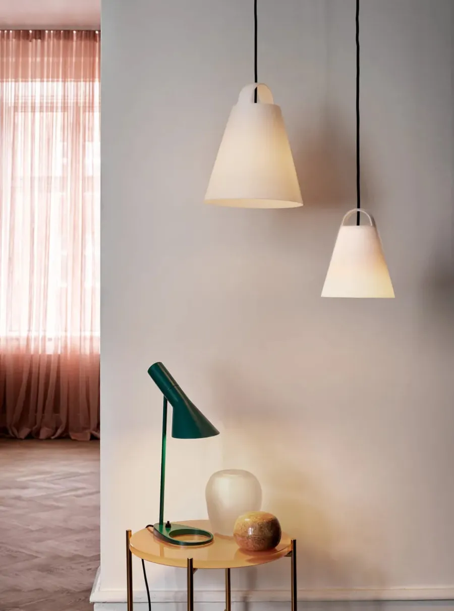 Louis Poulsen AJ Mini Table Lamp, grey/brass af Arne Jacobsen Outlet