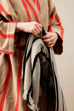 Ferm Living Alee Bath Towel, sand/black fra