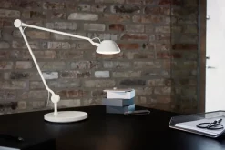 Fritz Hansen AQ01 bordlampe fra Online