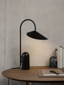 Ferm Living Arum bordlampe fra New