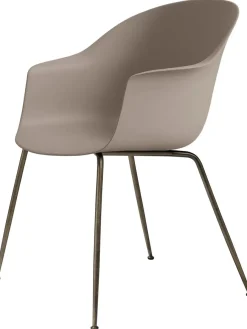 GUBI Bat Spisestol, conic base fra Outlet