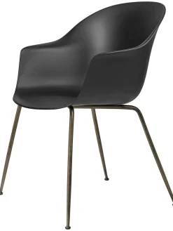 GUBI Bat Spisestol, conic base fra Outlet