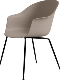 GUBI Bat Spisestol, conic base fra Outlet