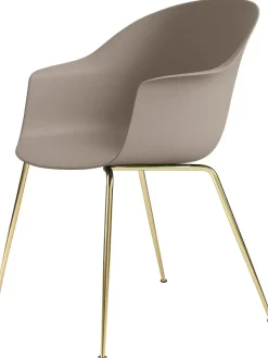 GUBI Bat Spisestol, conic base fra Outlet