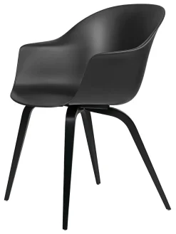 GUBI Bat Spisestol, wood base fra Clearance