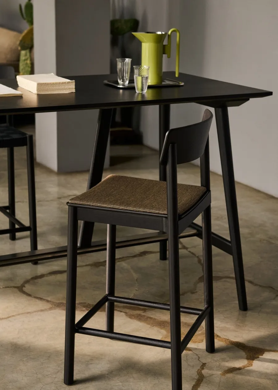 &Tradition Betty TK14 counterstol med polster fra New