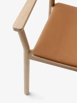 &Tradition Betty TK11 Spisebordsstol, sortlakeret eg/sort læder fra Discount
