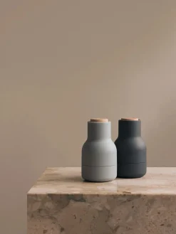 Audo Copenhagen Bottle Grinder Small, ash/carbon fra Online