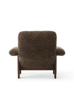 Audo Copenhagen Brasilia Lounge Chair, Natural Oak Sheepskin Nature fra Clearance