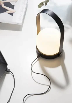 Audo Copenhagen Carrie LED Bordlampe fra New