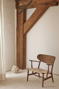 Carl Hansen & Søn CH22 Loungestol af Hans J. Wegner