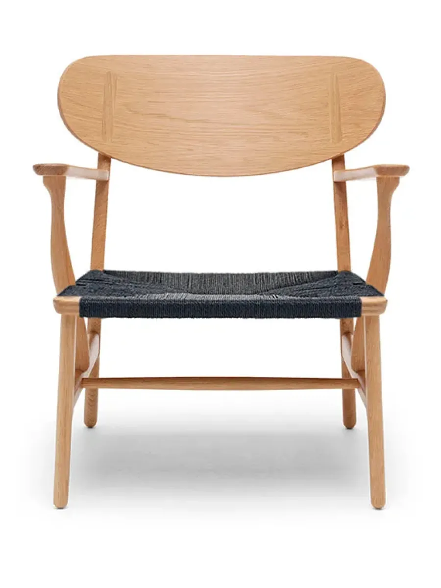 Carl Hansen & Søn CH22 Loungestol af Hans J. Wegner