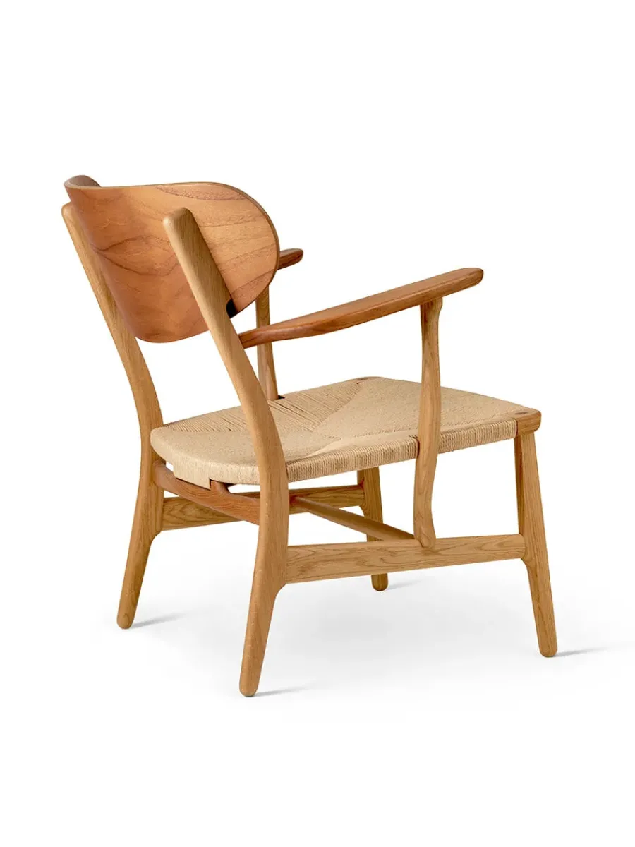 Carl Hansen & Søn CH22 Loungestol af Hans J. Wegner