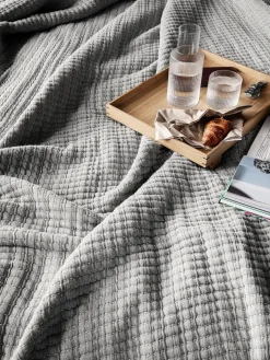 Ferm Living Daze sengetæppe fra Clearance