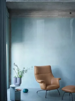 Muuto Doze Lounge Chair inkl. Fodskammel, cognac refine leather fra