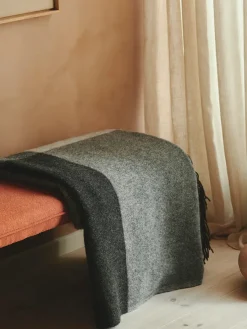 Silkeborg Uldspinderi Drejø Plaid, grey mix fra Clearance